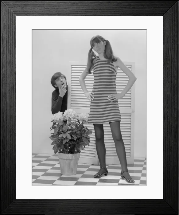 Framed Print : Couple with shutter
