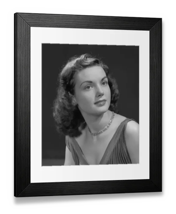 Framed Print : Attractive woman, portrait Framed Print : Attractive woman, portrait