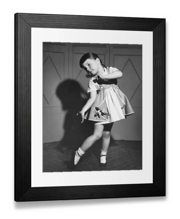 Framed Print : Girl (4-5) dancing, (B&W) Framed Print : Girl (4-5) dancing, (B&W)