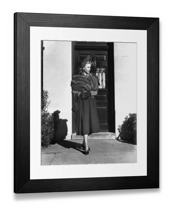 Framed Print : Woman leaving house, (B&W) Framed Print : Woman leaving house, (B&W)