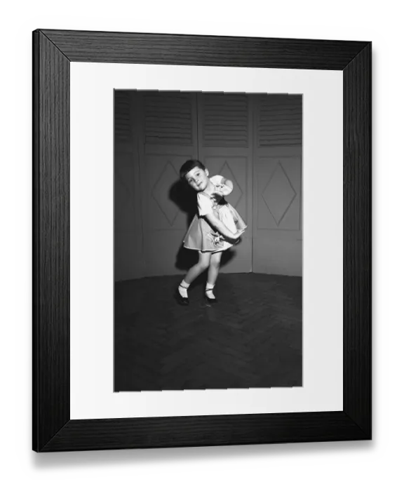 Framed Print : Girl (3-4) dancing (B&W) Framed Print : Girl (3-4) dancing (B&W)