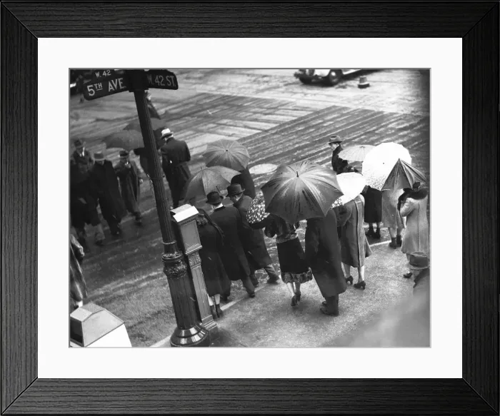 Framed Print : People crossing street in rain, (B&W), elevated view Framed Print : People crossing street in rain, (B&W), elevated view