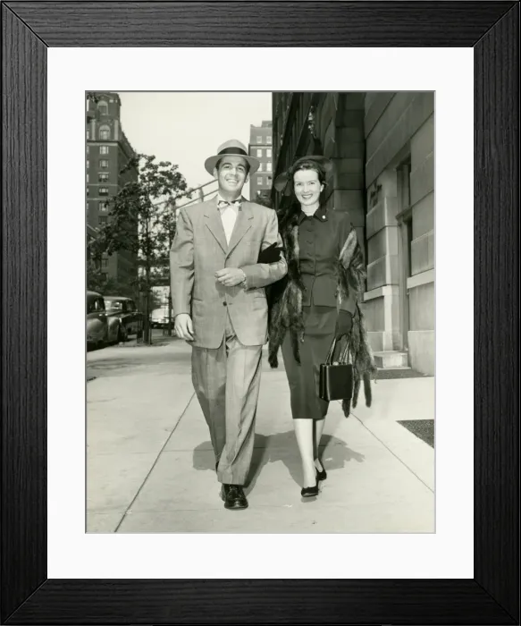 Framed Print : Couple walking arm in arm along sidewalk, portrait Framed Print : Couple walking arm in arm along sidewalk, portrait