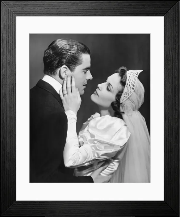 Framed Print : Bride and groom looking in eyes (B&W) Framed Print : Bride and groom looking in eyes (B&W)