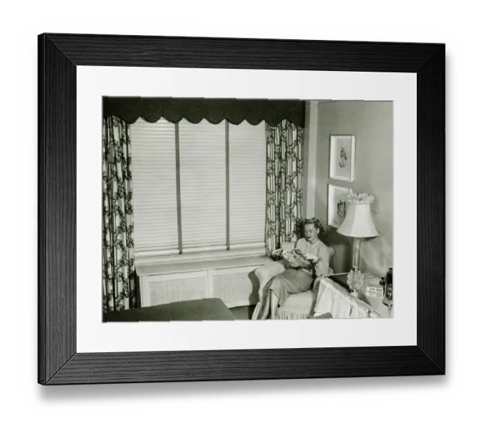 Framed Print : Woman sitting on armchair in bedroom, reading fashion magazine (B&W) Framed Print : Woman sitting on armchair in bedroom, reading fashion magazine (B&W)