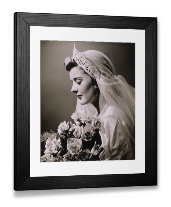 Framed Print : Young woman in wedding dress and bouquet in studio, (B&W), close-up Framed Print : Young woman in wedding dress and bouquet in studio, (B&W), close-up