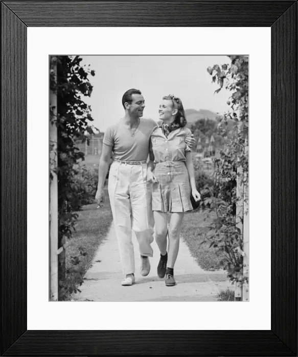 Framed Print : Couple walking on footpath (B&W) Framed Print : Couple walking on footpath (B&W)