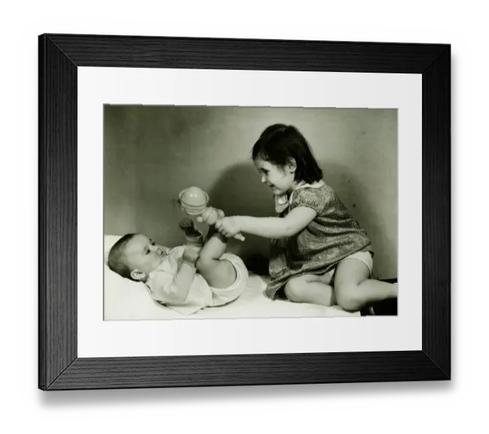 Framed Print : Two girls (6-12 months) (3-4) playing with rattle, (B&W) Framed Print : Two girls (6-12 months) (3-4) playing with rattle, (B&W)