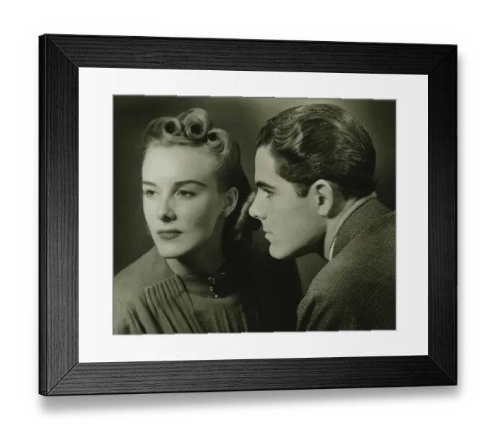 Framed Print : Elegant young couple posing, (B&W), close-up Framed Print : Elegant young couple posing, (B&W), close-up