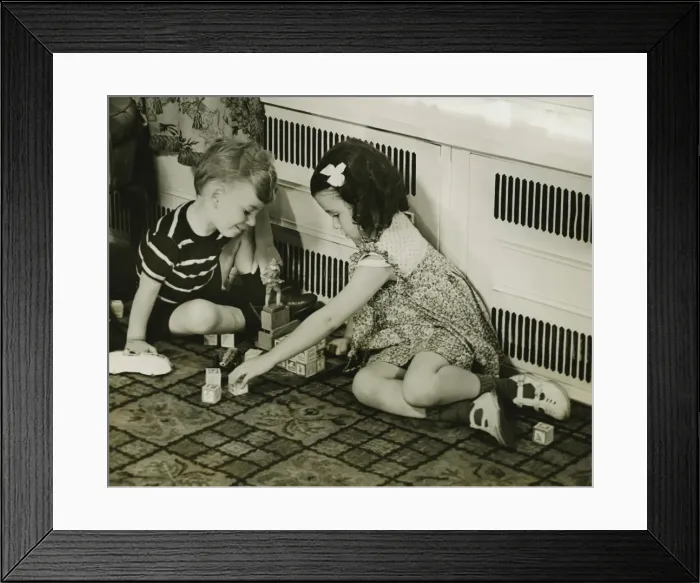 Framed Print : Boy and girl (4-5) playing with blocks on floor, (B&W) Framed Print : Boy and girl (4-5) playing with blocks on floor, (B&W)