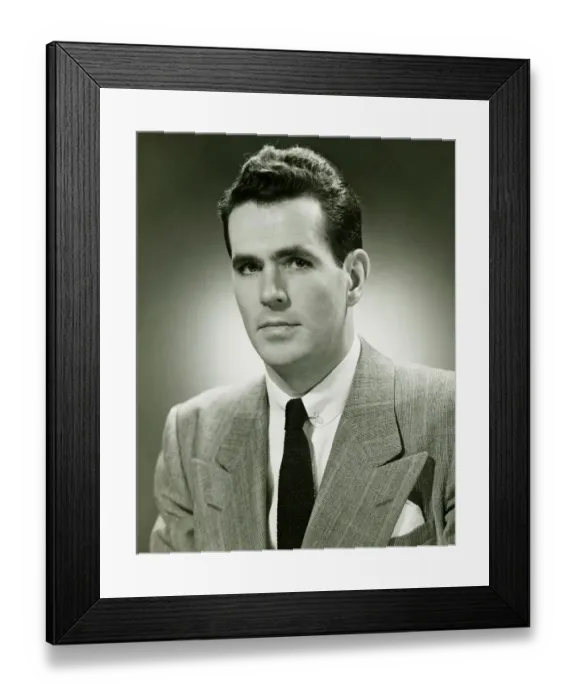 Framed Print : Man in full suit, (B&W), portrait Framed Print : Man in full suit, (B&W), portrait