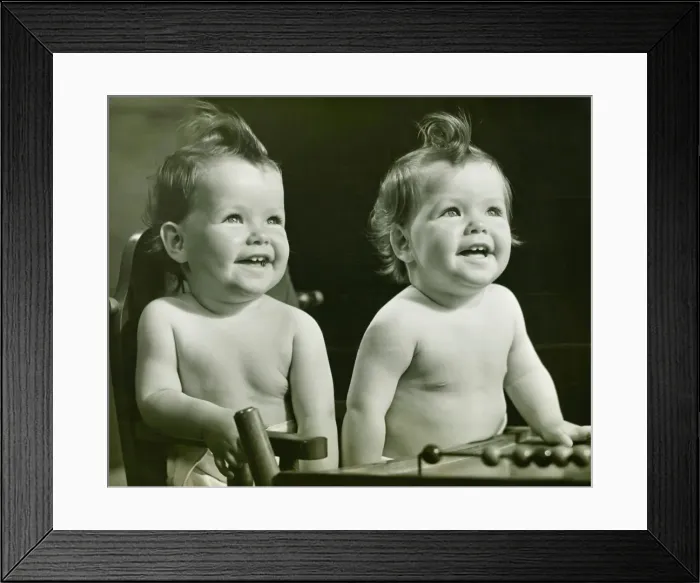 Framed Print : Two chubby twin sisters (9-12 months) sitting at home, (B&W) Framed Print : Two chubby twin sisters (9-12 months) sitting at home, (B&W)