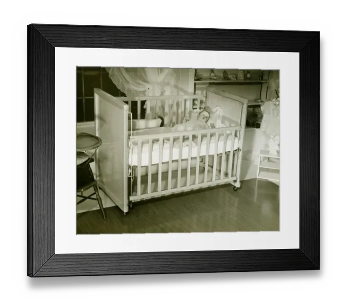 Framed Print : Baby (3-6 months) lying in crib, (B&W) Framed Print : Baby (3-6 months) lying in crib, (B&W)