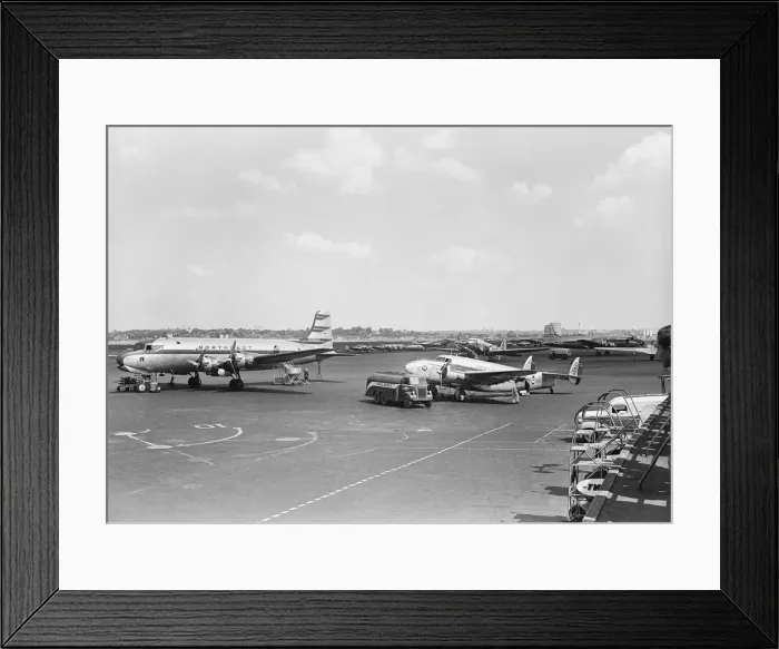 Framed Print : Airplanes in airport Framed Print : Airplanes in airport