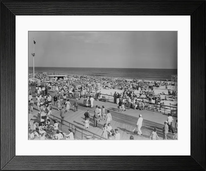 Framed Print : Crowd on beach Framed Print : Crowd on beach