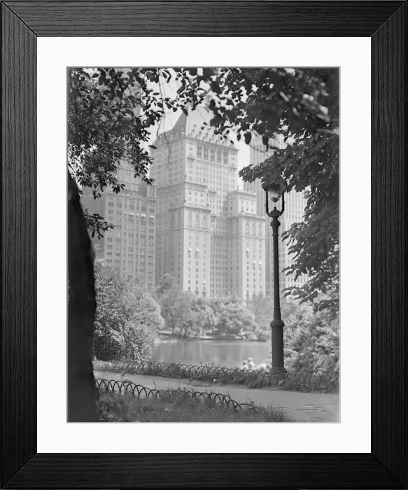 Framed Print : Street lamp, building in background