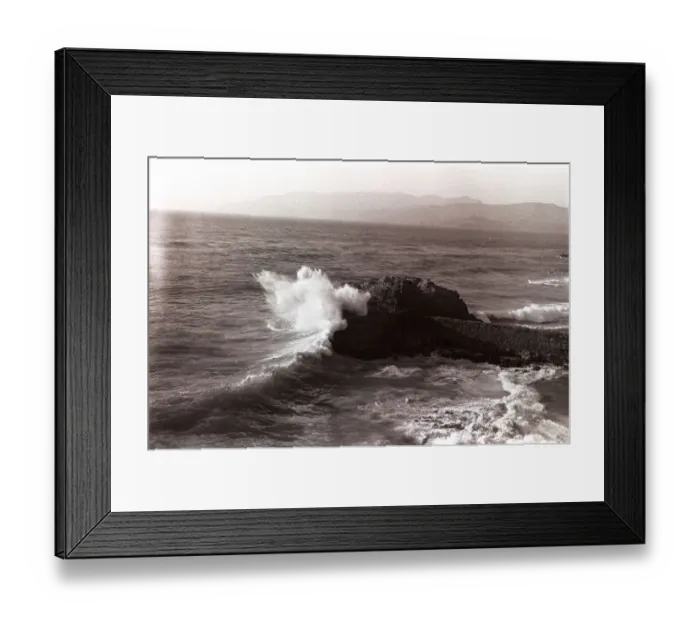Framed Print : Sea waves crashing against rock Framed Print : Sea waves crashing against rock
