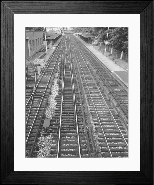 Framed Print : Railway tracks, (B&W) Framed Print : Railway tracks, (B&W)