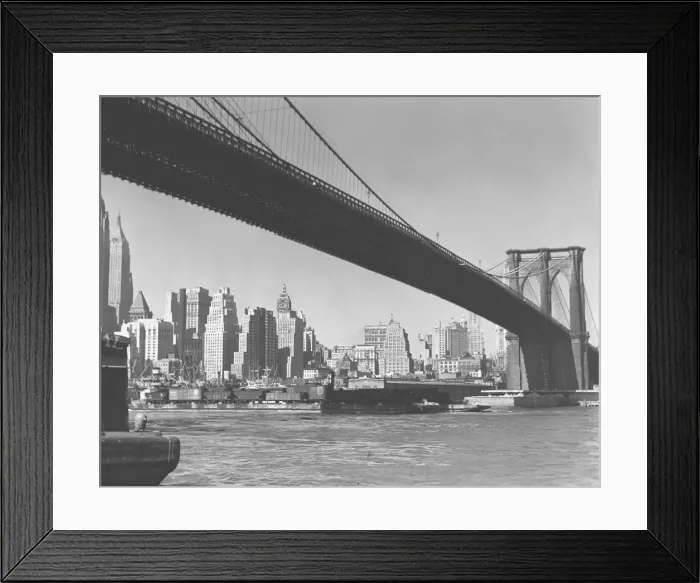 Framed Print : Brooklyn bridge and Manhattan skyline, New York City, USA, (B&W) Framed Print : Brooklyn bridge and Manhattan skyline, New York City, USA, (B&W)