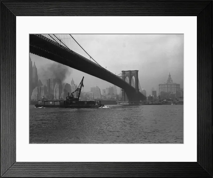 Framed Print : Brooklyn bridge and Manhattan skyline, New York City, USA, (B&W) Framed Print : Brooklyn bridge and Manhattan skyline, New York City, USA, (B&W)