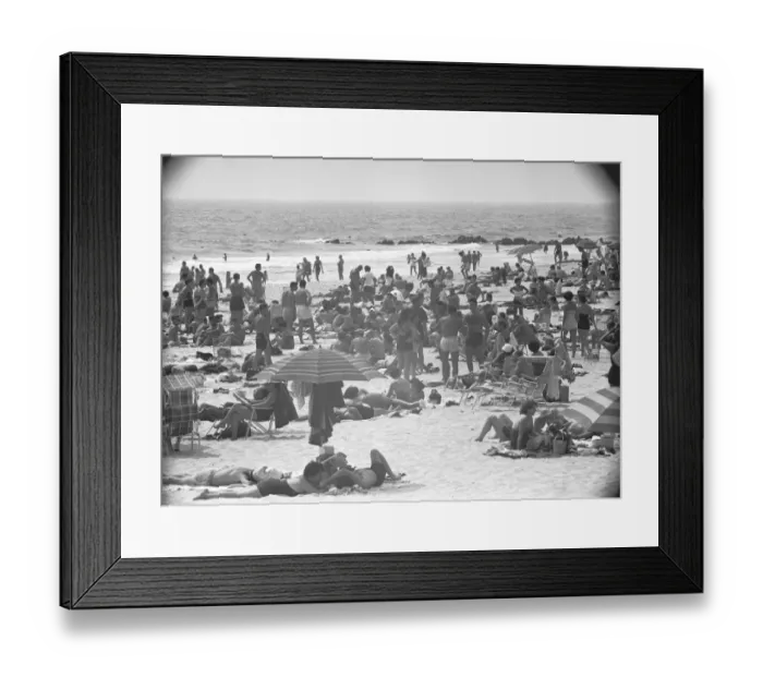 Framed Print : People relaxing on beach, (B&W) Framed Print : People relaxing on beach, (B&W)