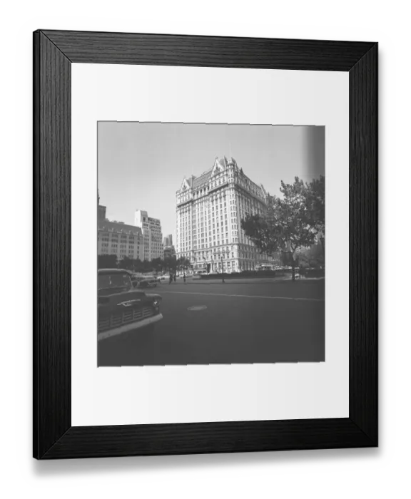 Framed Print : Street in city, (B&W) Framed Print : Street in city, (B&W)