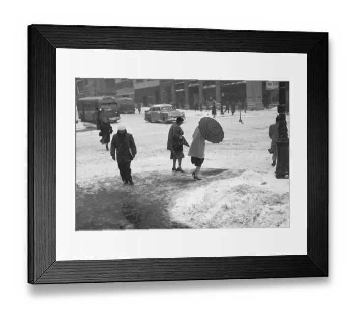 Framed Print : People on city street in winter, (B&W) Framed Print : People on city street in winter, (B&W)