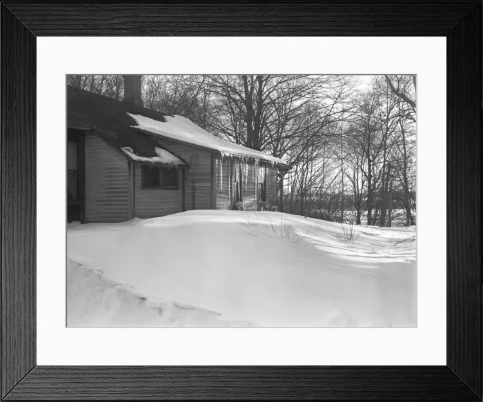 Framed Print : Wooden house in snow, (B&W) Framed Print : Wooden house in snow, (B&W)