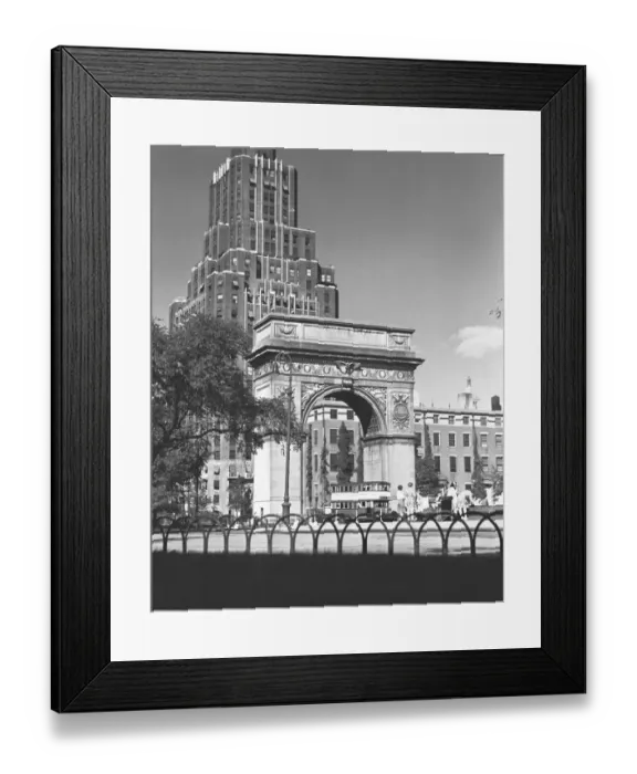 Framed Print : Washington Square arch, New York City, USA, (B&W) Framed Print : Washington Square arch, New York City, USA, (B&W)