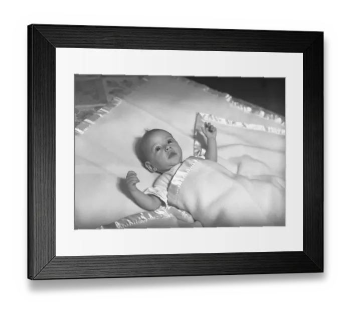 Framed Print : Baby (3-6 months) lying on blanket, (B&W), elevated view Framed Print : Baby (3-6 months) lying on blanket, (B&W), elevated view