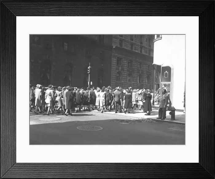 Framed Print : Crowd of people crossing street, (B&W) Framed Print : Crowd of people crossing street, (B&W)