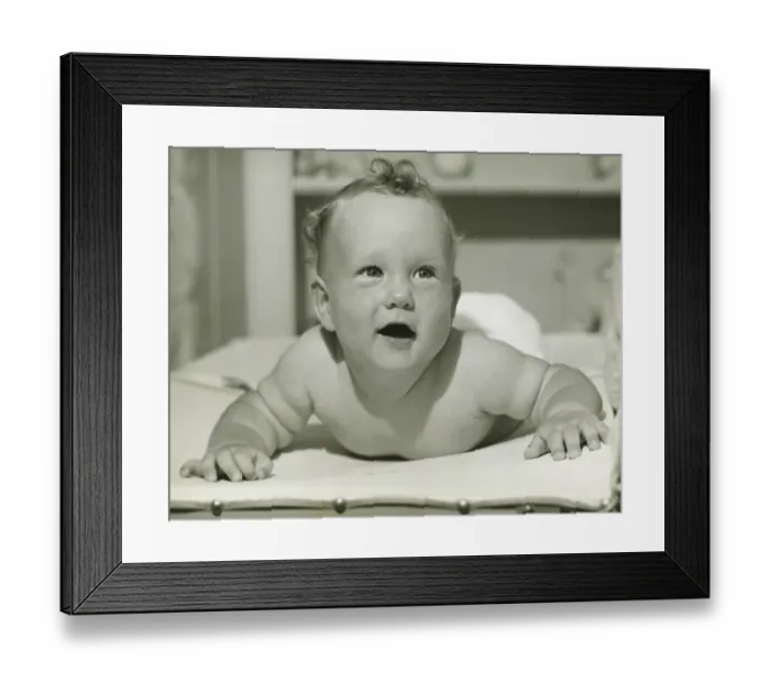 Framed Print : Baby (3-6 months) lying face down, raising head Framed Print : Baby (3-6 months) lying face down, raising head
