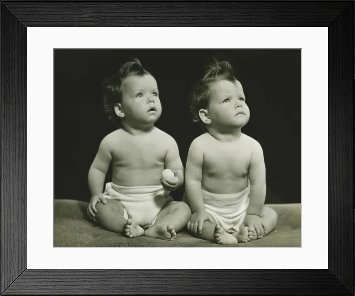 Framed Print : Twin brothers (9-12 months) sitting on blanket, (B&W), portrait
