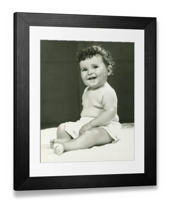 Framed Print : Girl (6-9 months) sitting on blanket, (B&W) Framed Print : Girl (6-9 months) sitting on blanket, (B&W)