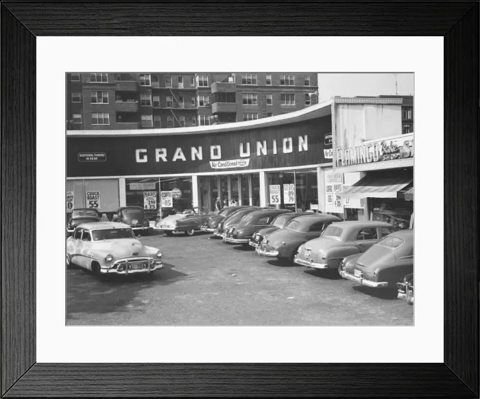 Framed Print : Cars parked in front of store, (B&W) Framed Print : Cars parked in front of store, (B&W)