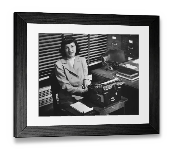 Framed Print : Secretary typing in office, (B&W) Framed Print : Secretary typing in office, (B&W)