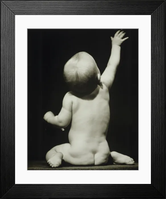Framed Print : Baby boy (6-12 months) raising hand sitting in studio, (B&W) Framed Print : Baby boy (6-12 months) raising hand sitting in studio, (B&W)