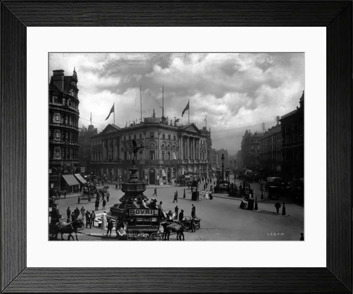 Framed Print : Piccadilly Circus Framed Print : Piccadilly Circus