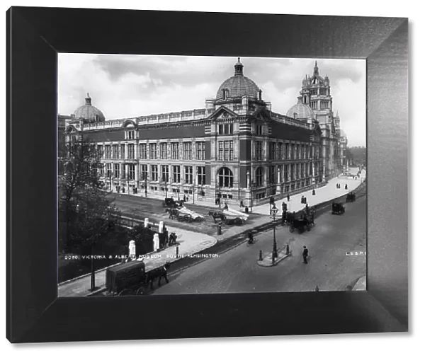 V&A. circa 1909: The Victoria and Albert Museum in South Kensington, London