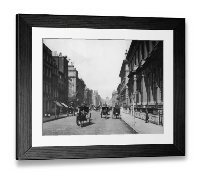 Framed Print : Pall Mall. circa 1900: Hansom cabs travelling down Pall Mall, London Framed Print : Pall Mall. circa 1900: Hansom cabs travelling down Pall Mall, London