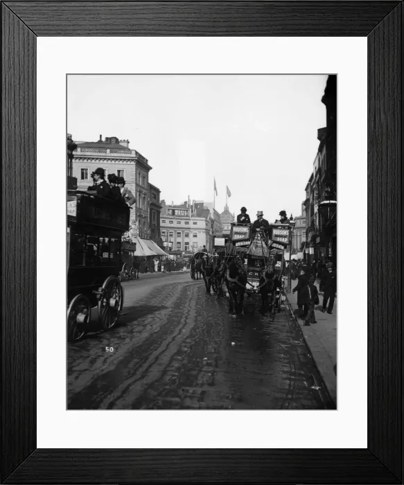 Framed Print : Horse Bus. circa 1900: A horse-drawn open-topped omnibus near Oxford Circus, London Framed Print : Horse Bus. circa 1900: A horse-drawn open-topped omnibus near Oxford Circus, London