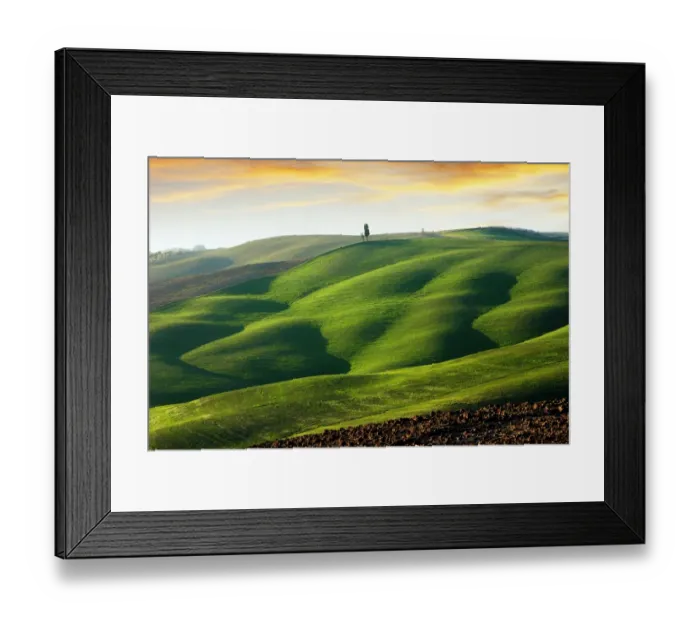 Framed Print : Rolling green hills in Tuscany Framed Print : Rolling green hills in Tuscany