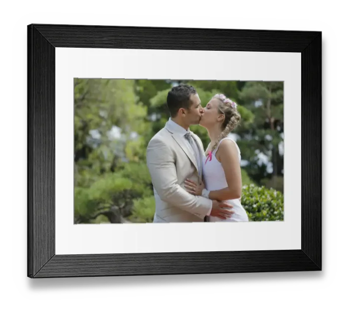 Framed Print : Bride and groom kissing Framed Print : Bride and groom kissing