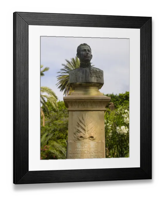 Framed Print : Monument of Giuseppe Mancino, Piazza delle Vittoria, Palermo, Sicily, Italy