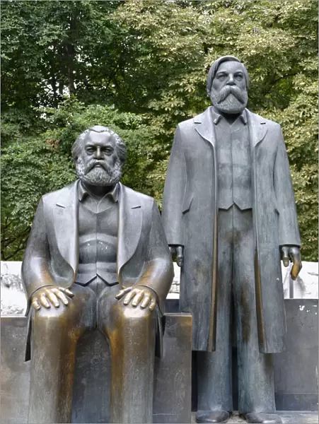 Bronze statues of Karl Marx and Friedrich Engels, Marx-Engels-Forum, Berlin, Germany