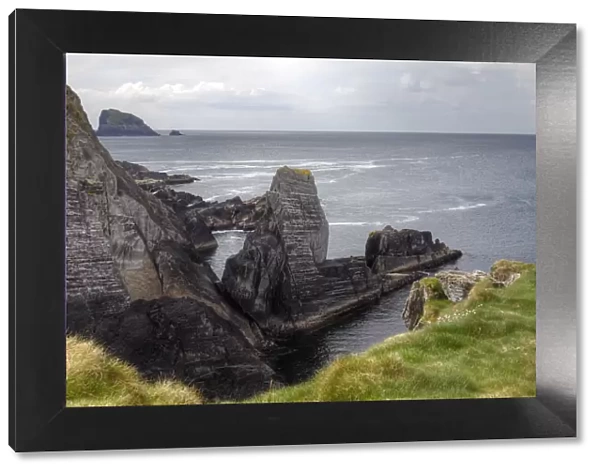 Rocky coast, Three Castle Head, Mizen Head Peninsula, West Cork, Republic of Ireland, British Isles, Europe