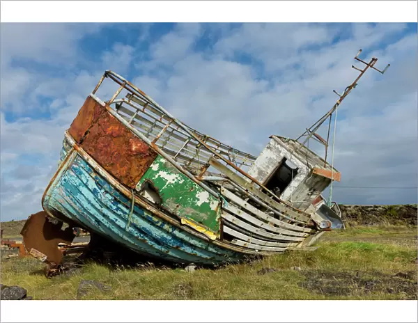 Rusting, decaying old fishing boat, Reykjanesskagi, Southern Peninsula or Reykjanes, Iceland