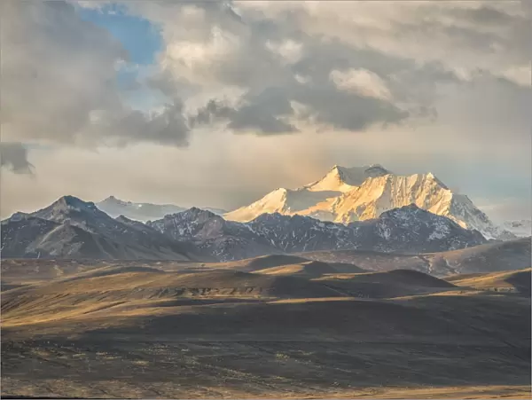 Cordillera Real at sunset, Bolivian plateau Altiplano, La Paz, Bolivia