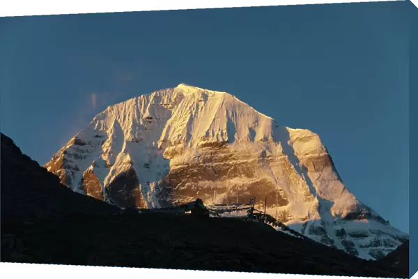 Tibetan Buddhism, snow-capped sacred Mount Kailash, or Gang Rinpoche, pilgrims trail, Kora, Ngari, Gang-Tise Mountains, Transhimalaja, Himalaja, Western Tibet, Tibet Autonomous Region, Peoples Republic of China, Asia