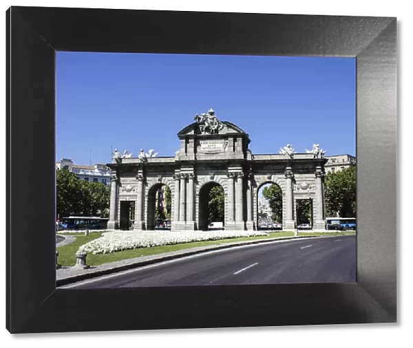 Puerta de Alcala or Alcala Gate, Plaza de la Independencia, Madrid, Spain